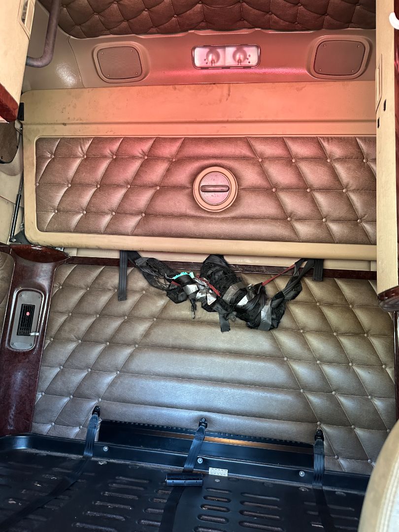 2015 FREIGHTLINER Coronado 132 - Image 17